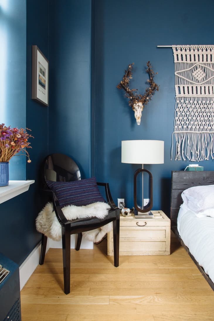 Brief History of Macrame Art Form | Apartment Therapy - Decorating Apartment Interior With Macrame Elements